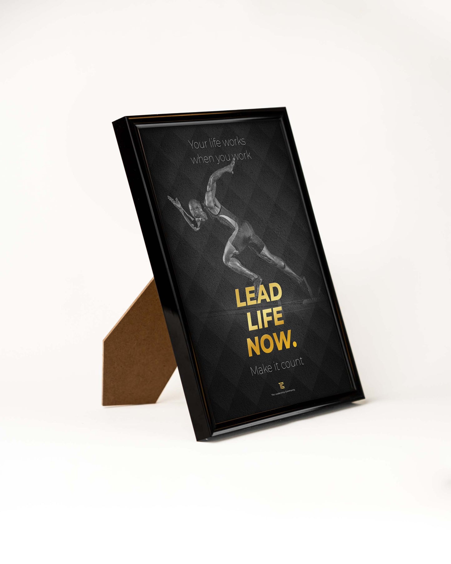 Poster 'Lead life now' | Zwart